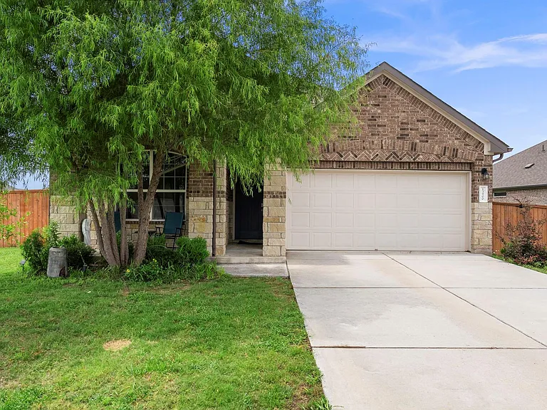 13900 McArthur Dr — Photo 1