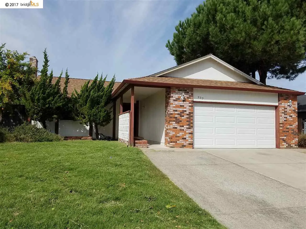 930 Almond Dr photo 1