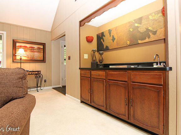 4th image of 222 Deerwood Dr
