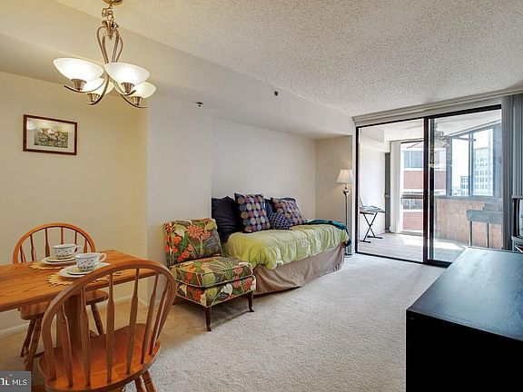 4th image of 1001 N Vermont St APT 504