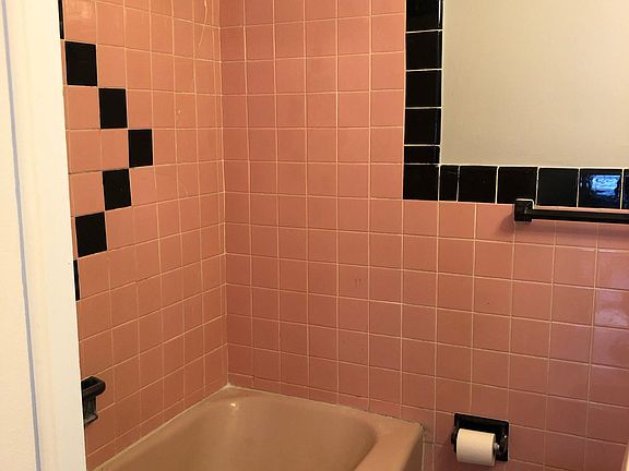 4th image of 912 Pine St #1F