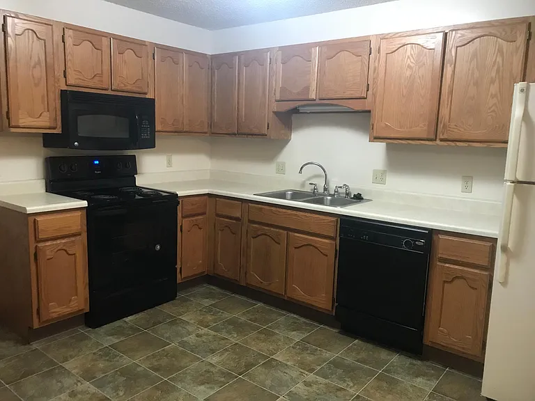 L-1208 W Jefferson St #L — Photo 13