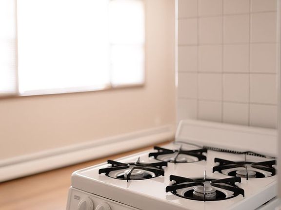 5th image of 3514 Hennepin Ave S #204
