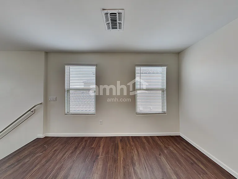 854 E Artesia Pl — Photo 8