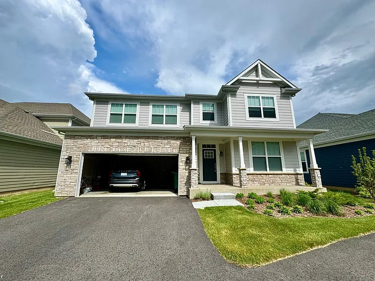 233 Farmstead Ct — Photo 1