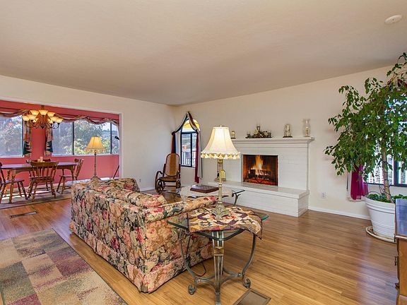 4th image of 1020 Vista Valle Camino