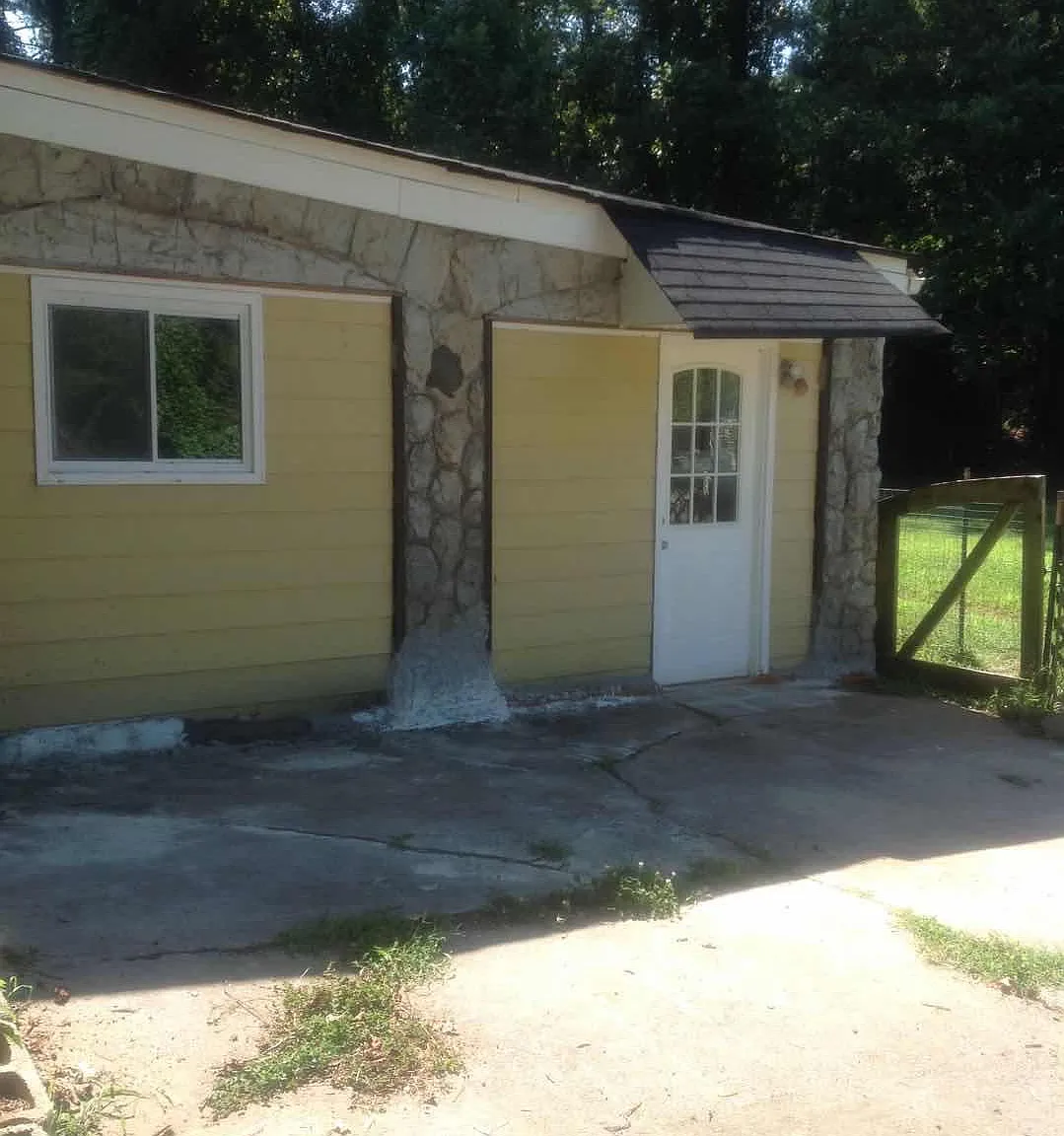 2 bed, 700 sqft, $1,000 — Photo 1