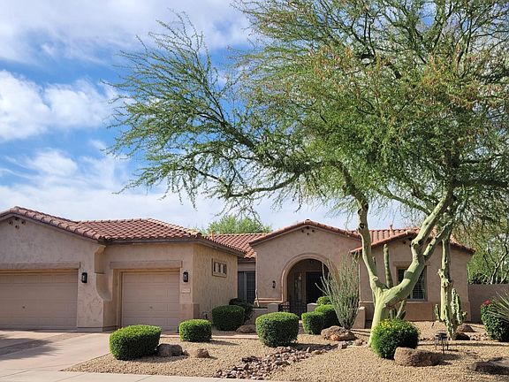2nd image of 2424 E Grand Canyon Dr