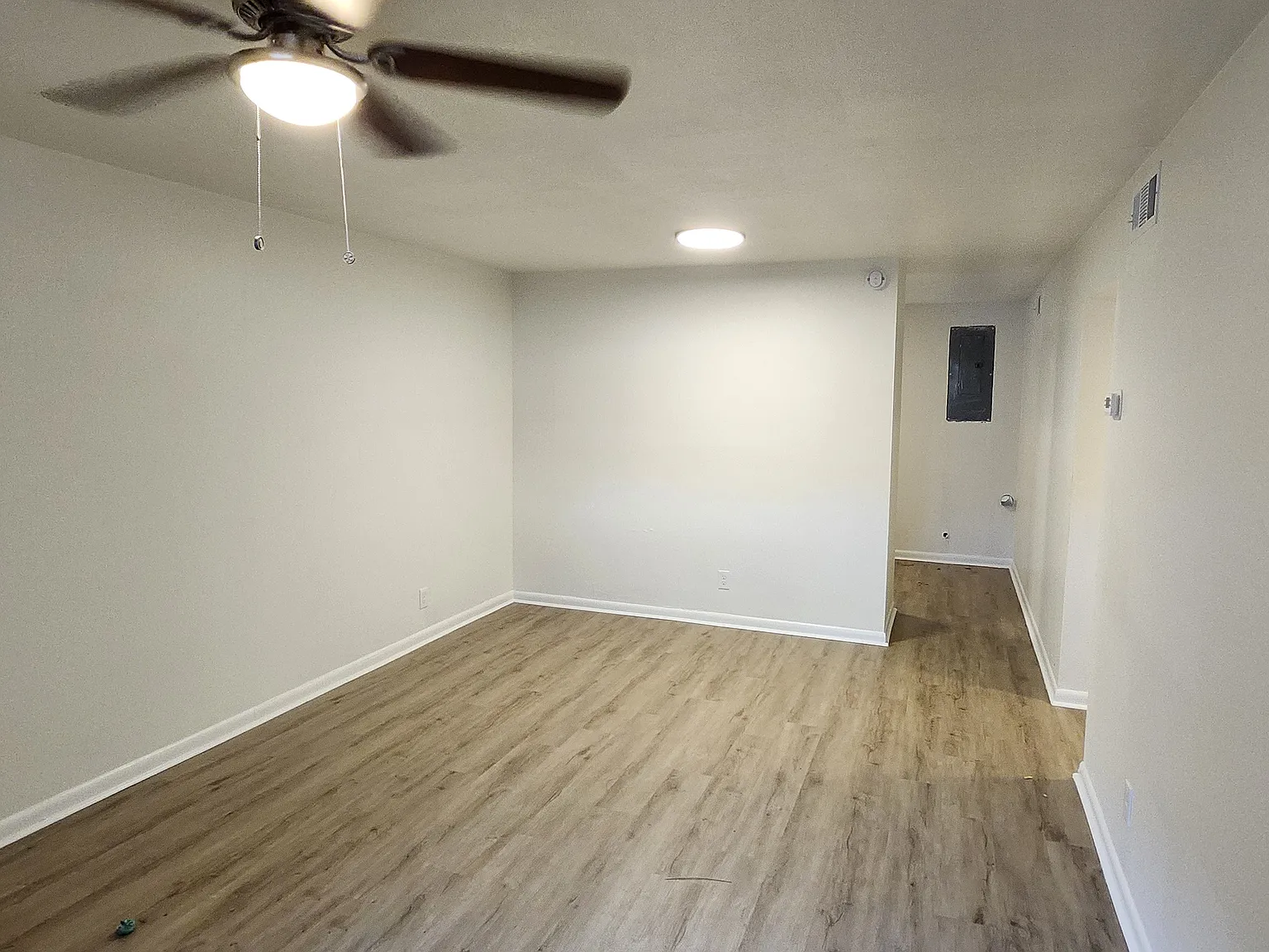 2 bed, 800 sqft, $995 — Photo 2