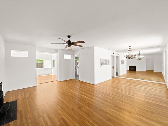 4th image of 2821 Alamitos Way