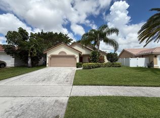 8657 Rosalie Ct, Boynton Beach, FL 33472