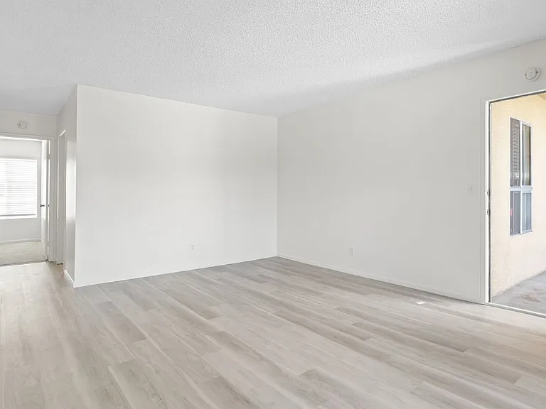 Four Winds Apartments — Photo 6