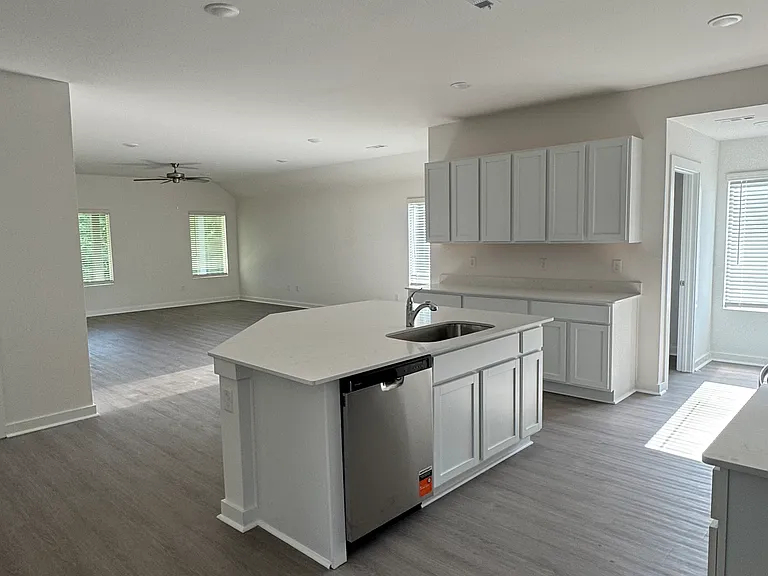 4332 Sloan Dr — Photo 14