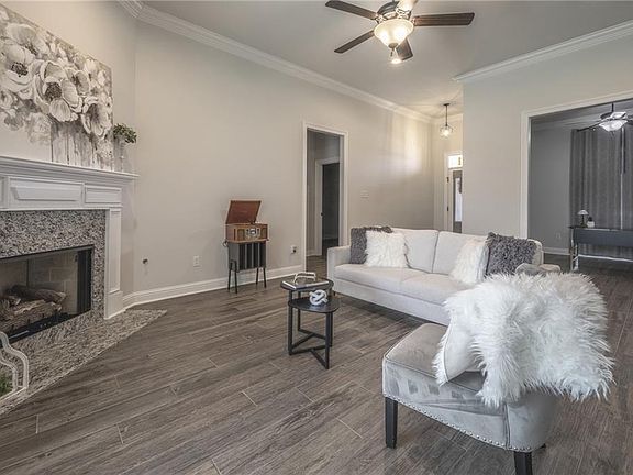 4th image of 241 Louisiana Iris Cir