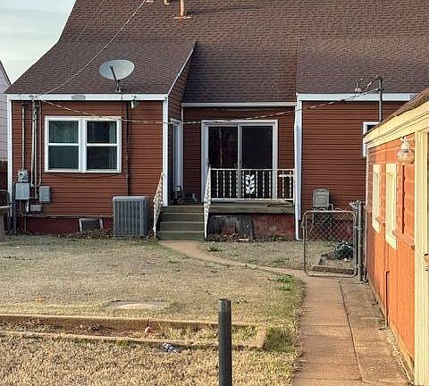 3rd image of 1223 Flynn St