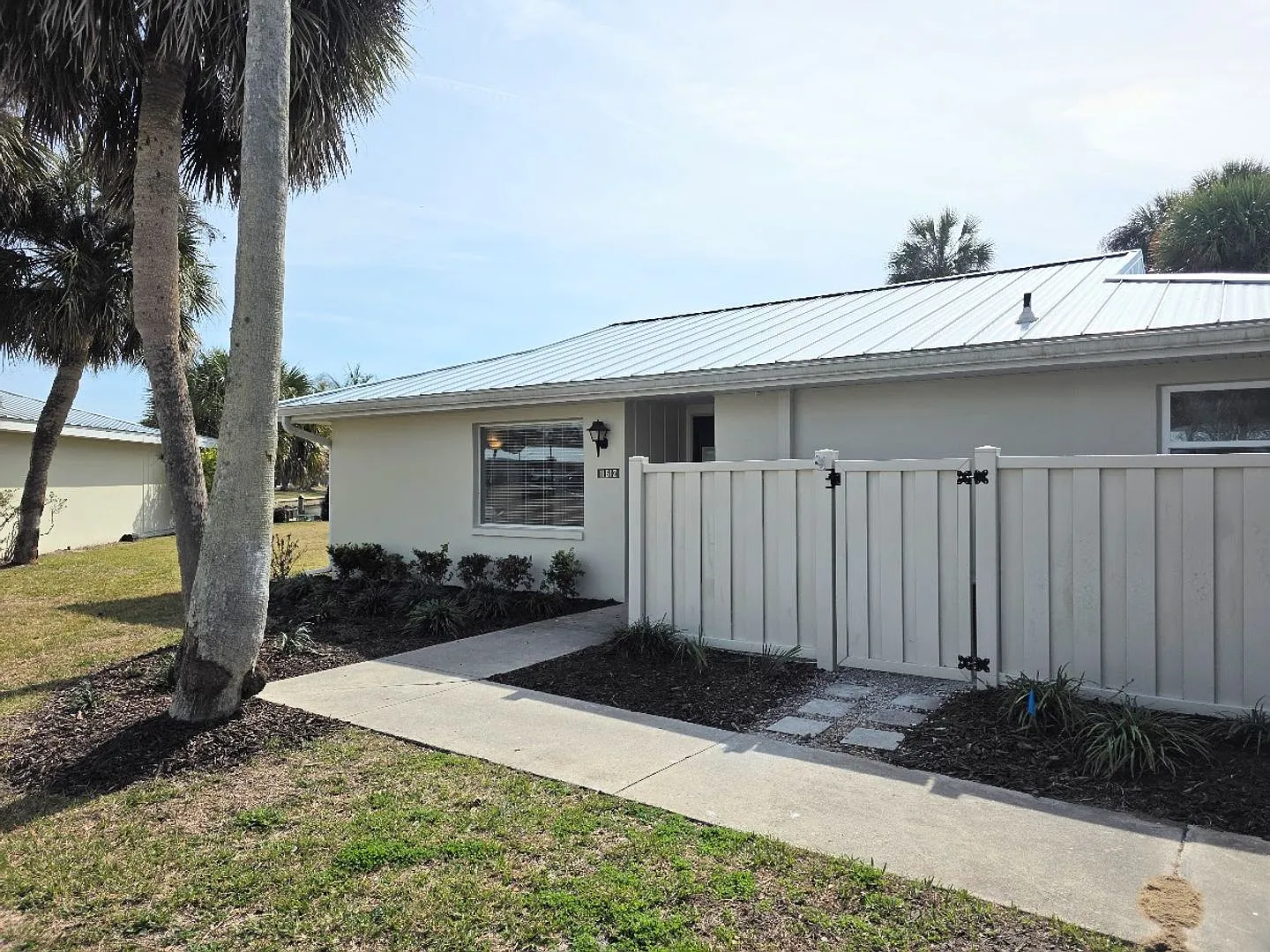 Available 10/1/2026 Beautiful 2-bedroom, 2-bath waterfront villa — Photo 1