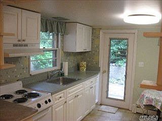 4th image of 18 Oakland Ave