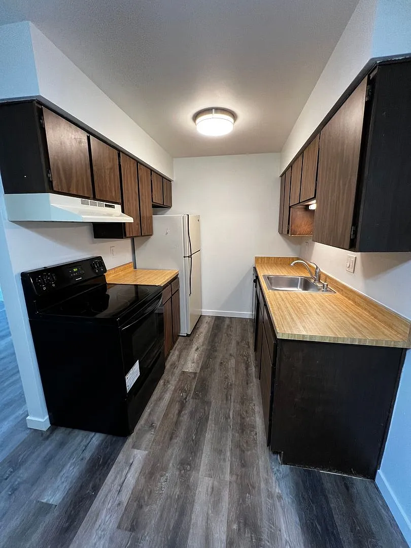 5910 Spartan Drive — Photo 2