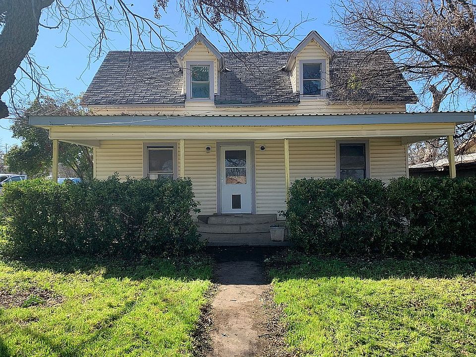 1st image of 300 Eugenia St