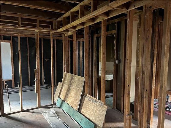 5th image of 816 Mesquite St