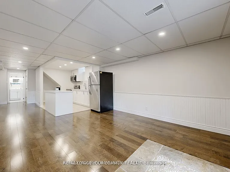 52 Eleanor Cir #LOWER — Photo 7