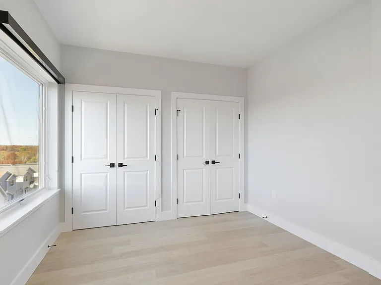Bedroom / Closet
