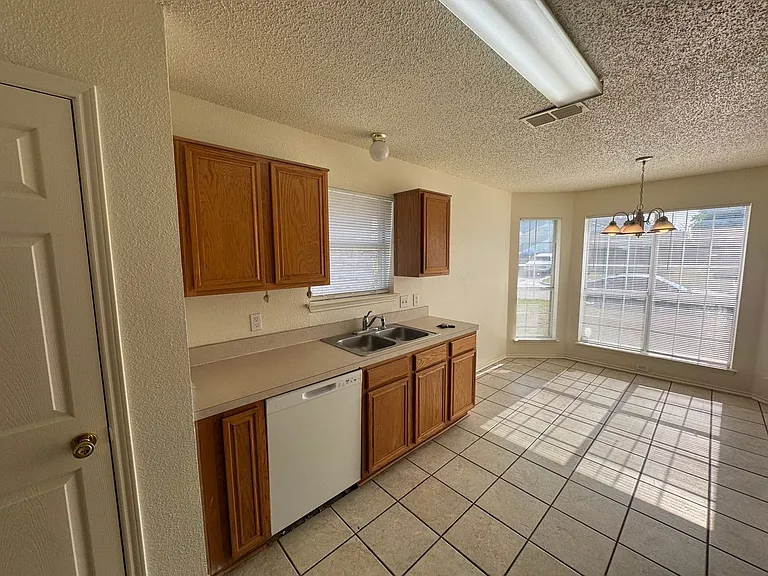 8045 Cannonwood Dr — Photo 8