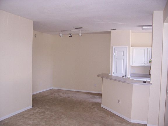 4th image of 13703 Richmond Park Drive N #1501