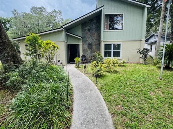 15902 Shawver Lake Dr, Lutz, FL 33549