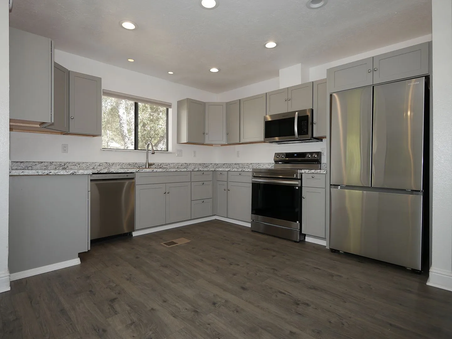 New paint, floors and appliances for a new look at 2503 Hogan Ct. in Valley Springs — Photo 4