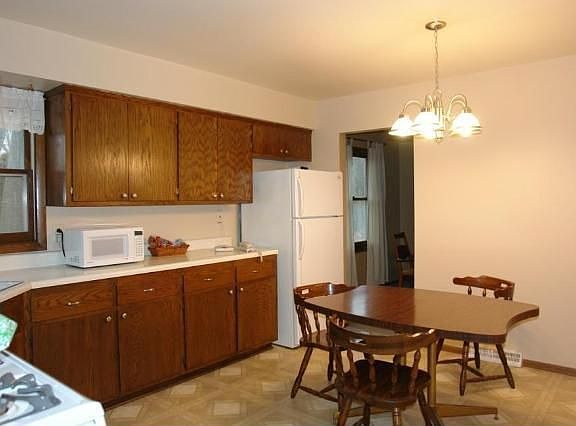 4th image of 1580 Parkway Dr