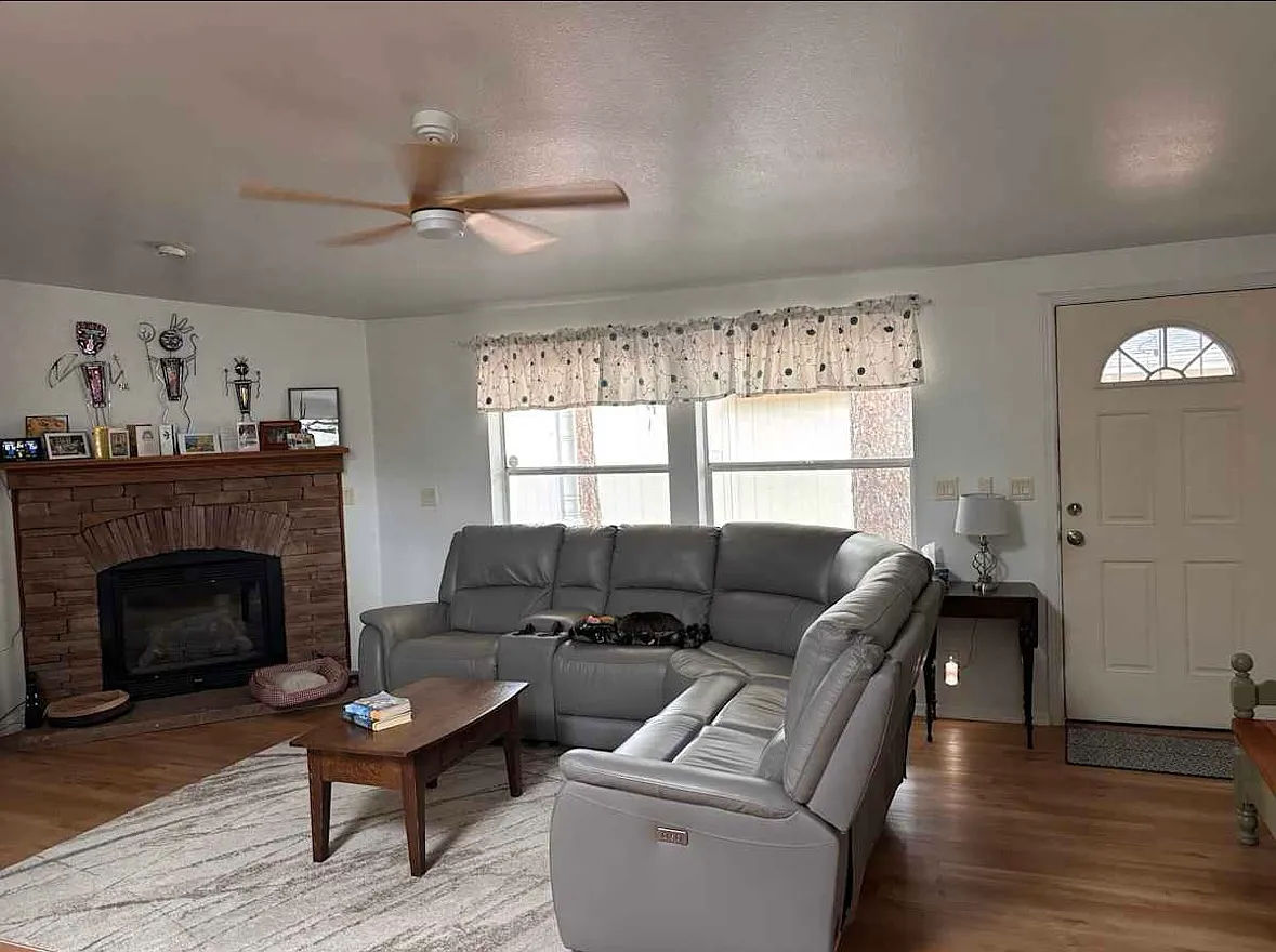 3 bed, 1512 sqft, $2,200 — Photo 2