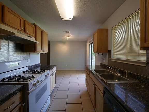 5th image of 800 Live Oak Dr