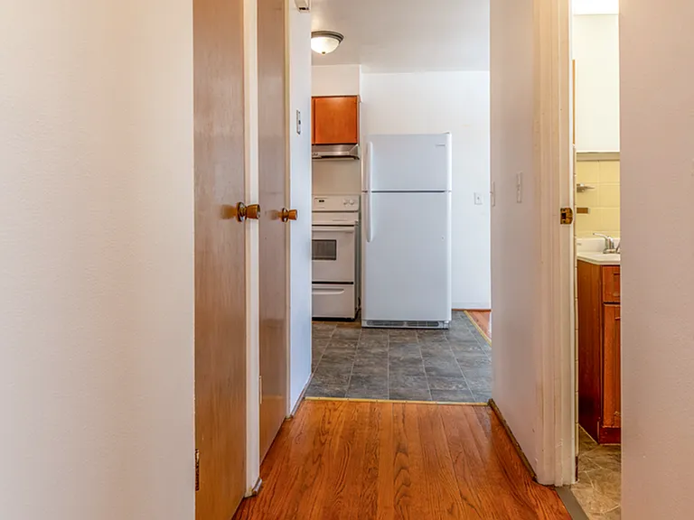 1313-03 Ruskin | Hallway