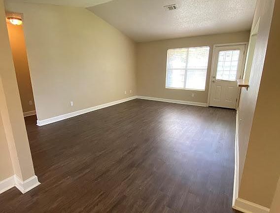 5th image of 27 Arva Ct