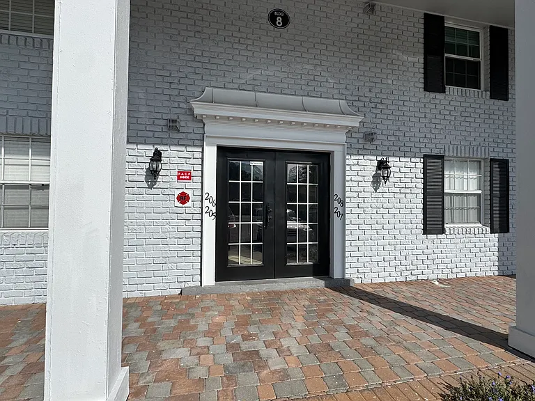205 Lewfield Cir #205 — Photo 2