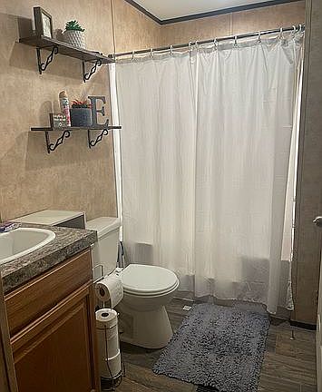 Master w/ walk in closet