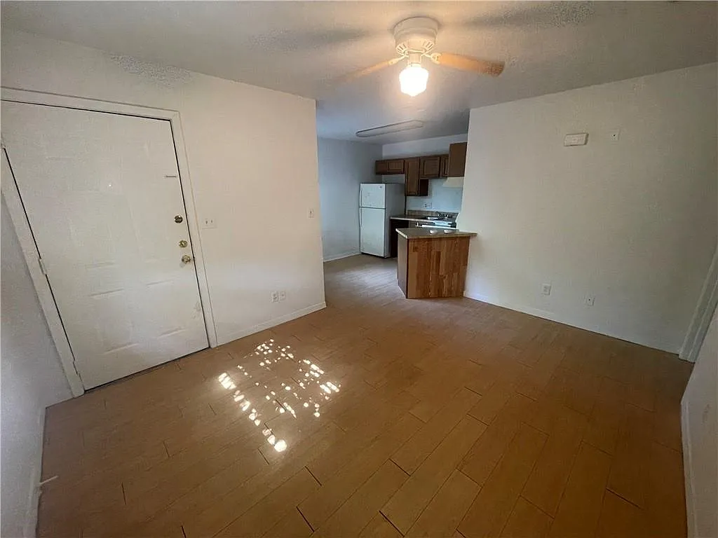 1 bed, 1.0 bath, 2012 sqft, $775 — Photo 1