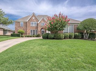 910 Riviera Dr, Mansfield, TX 76063