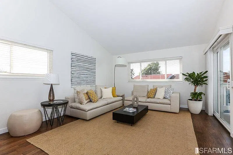4 bed, 1705 sqft, $5,750 — Photo 2