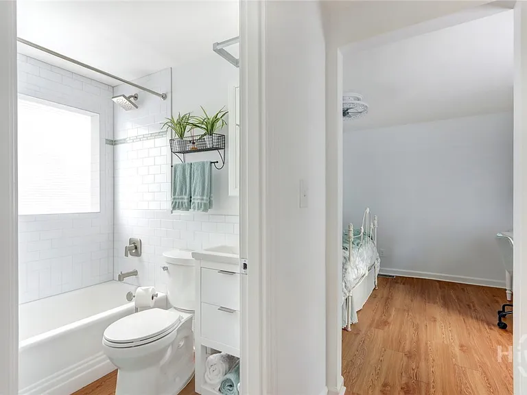 205 W Jones Ln — Photo 9