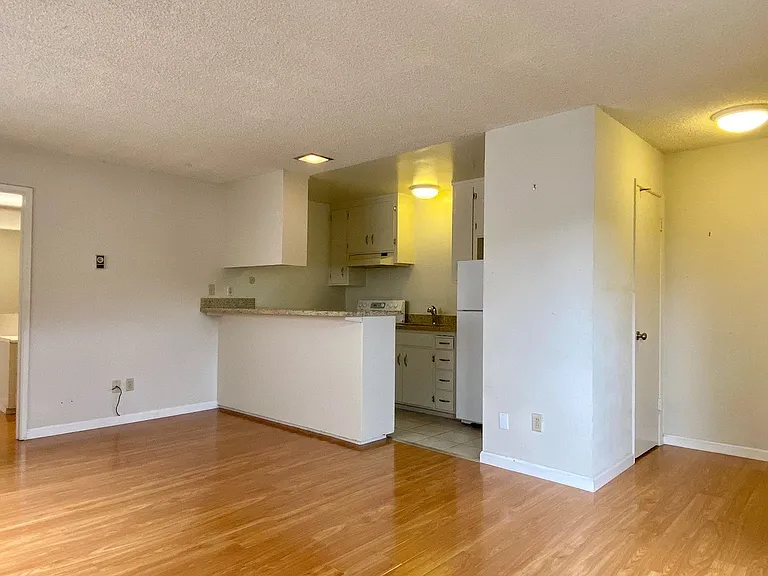 4033 Hamilton Ave #E3 — Photo 4