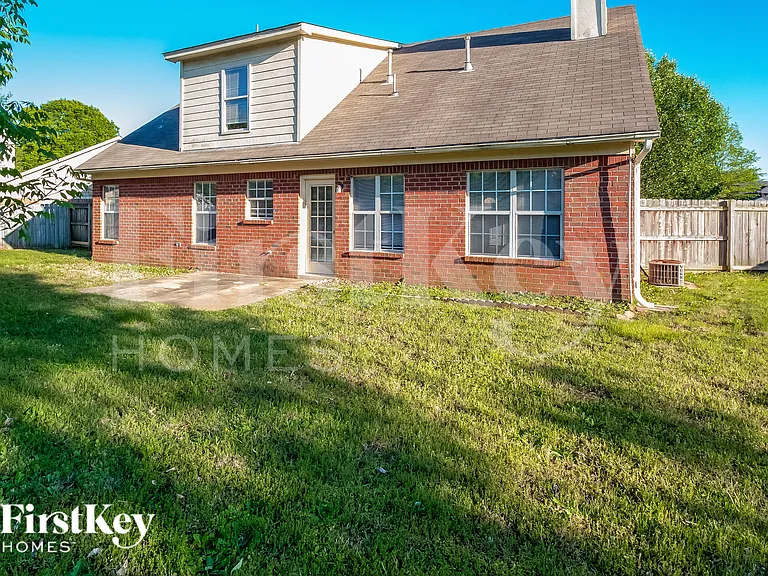 7435 Bridle Cv — Photo 18
