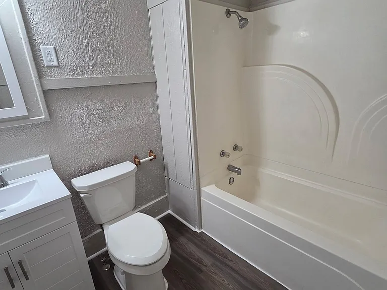 119 S Woodlawn Ave #119 — Photo 9