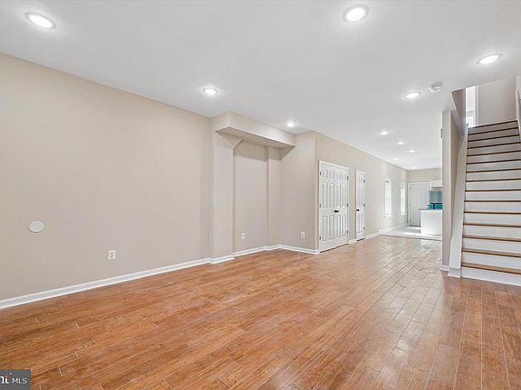 5th image of 6034 Irving St