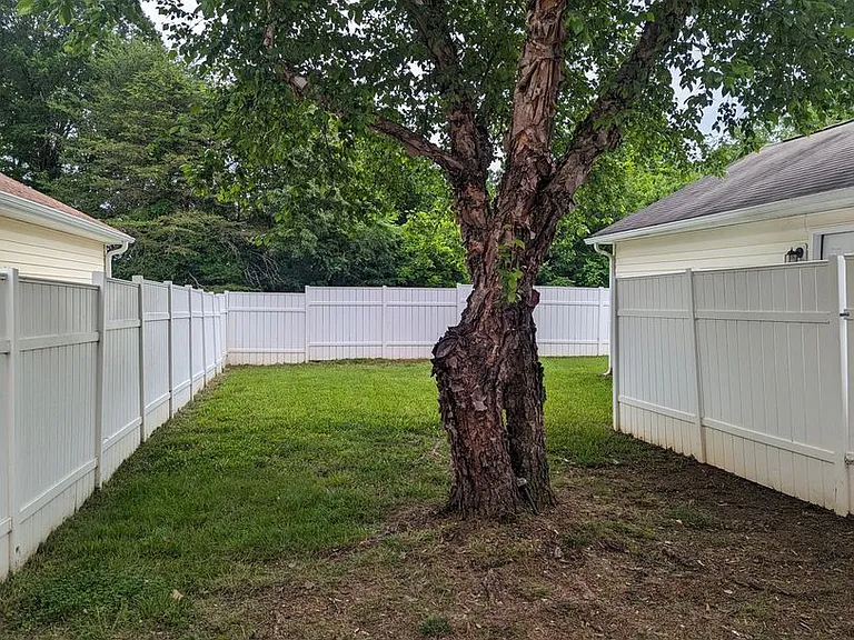 11204 Heritage Green Dr — Photo 13