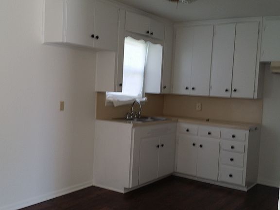 2nd image of 209 W Hoover Ave