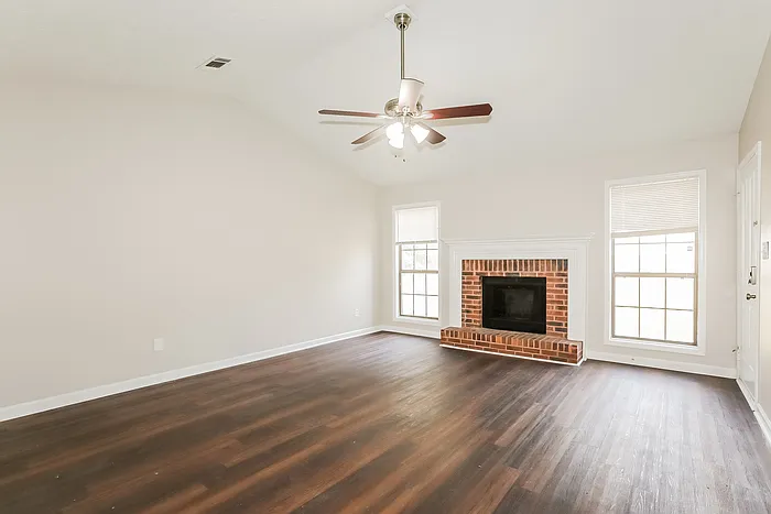 945 Sideline Ct — Photo 3
