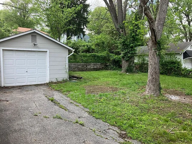 7804 Utica Dr — Photo 3
