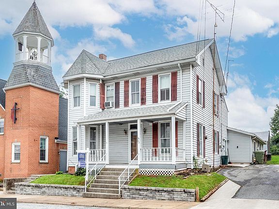 3rd image of 22 Middle St